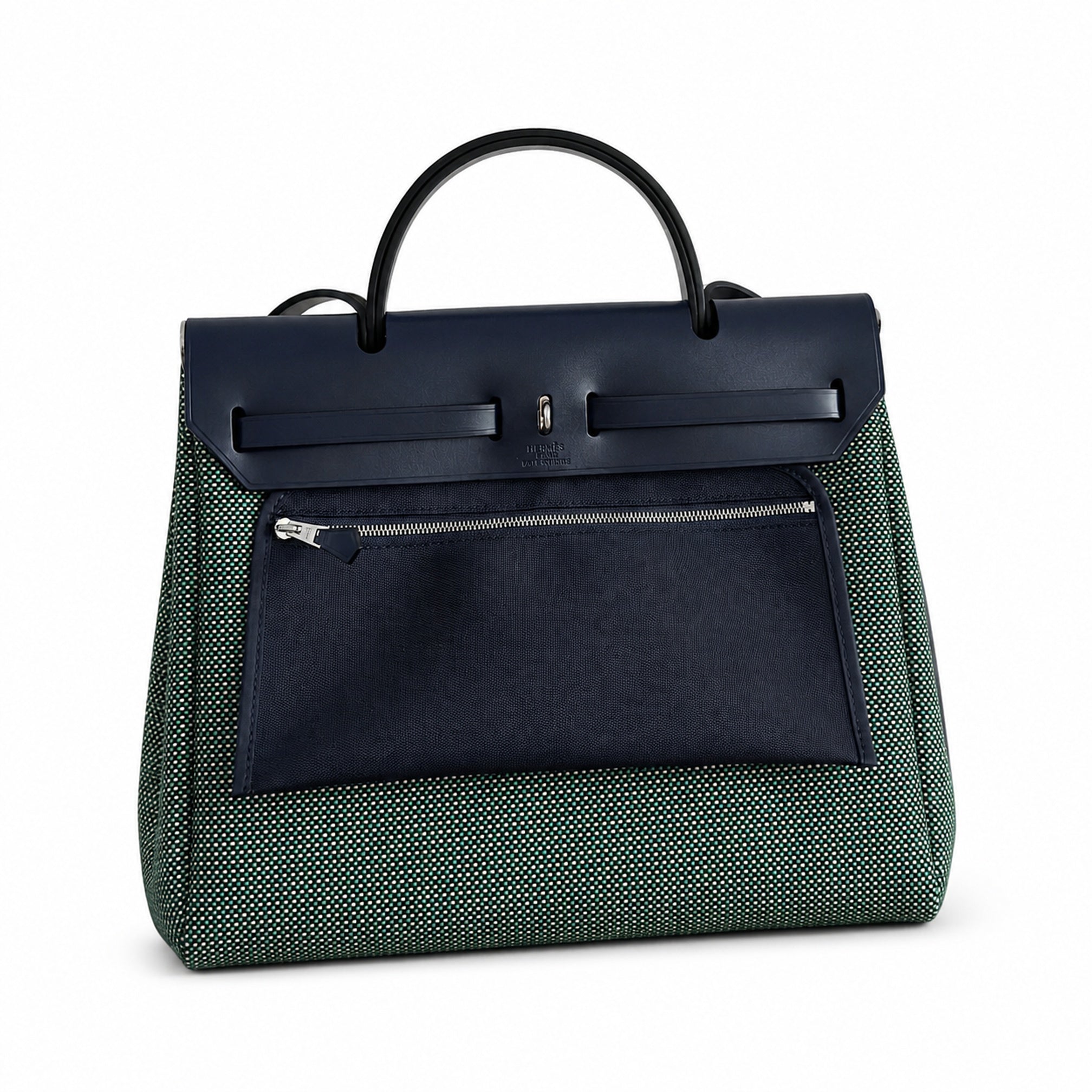 Hermers' popular herbag 31cm is designed to be inspired by saddle bags. The body of the bag is made of canvas, and the inseam, shoulder straps and handle are made of leather. The appearance is very si