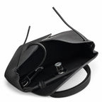 Hermers' popular herbag 31cm is designed to be inspired by saddle bags. The body of the bag is made of canvas, and the inseam, shoulder straps and handle are made of leather. The appearance is very si