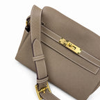 🆕 In stock Kelly Messenger messenger bag for men and women, elephant gray gold buckle, imported leather, all-steel hand-waxed thread, the highest cost-effectiveness on the Internet. The classic combin