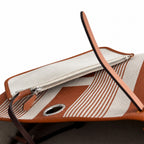 Hermers' popular herbag 31cm is designed to be inspired by saddle bags. The body of the bag is made of canvas, and the inseam, shoulder straps and handle are made of leather. The appearance is very si