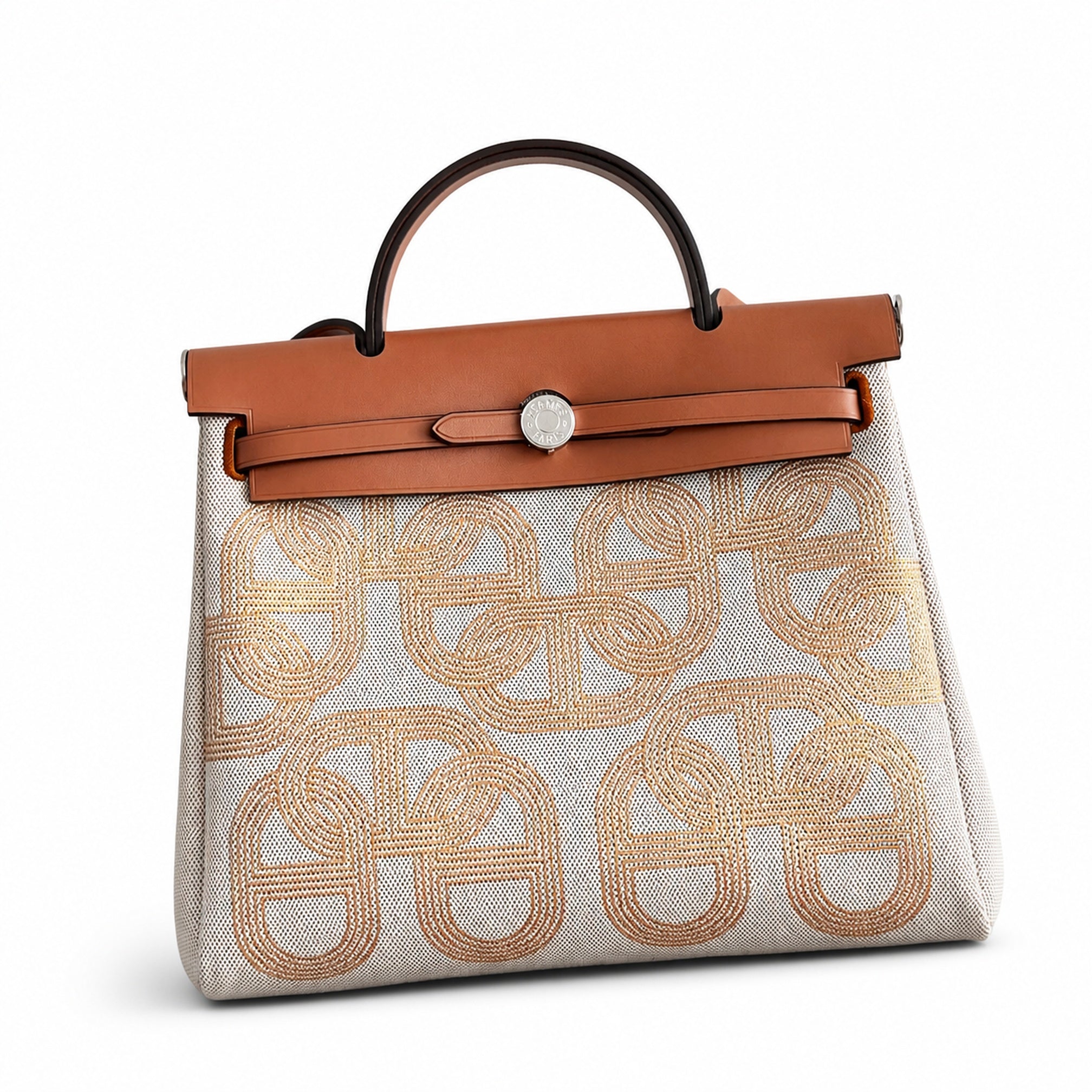 Hermers' popular herbag 31cm is designed to be inspired by saddle bags. The body of the bag is made of canvas, and the inseam, shoulder straps and handle are made of leather. The appearance is very si