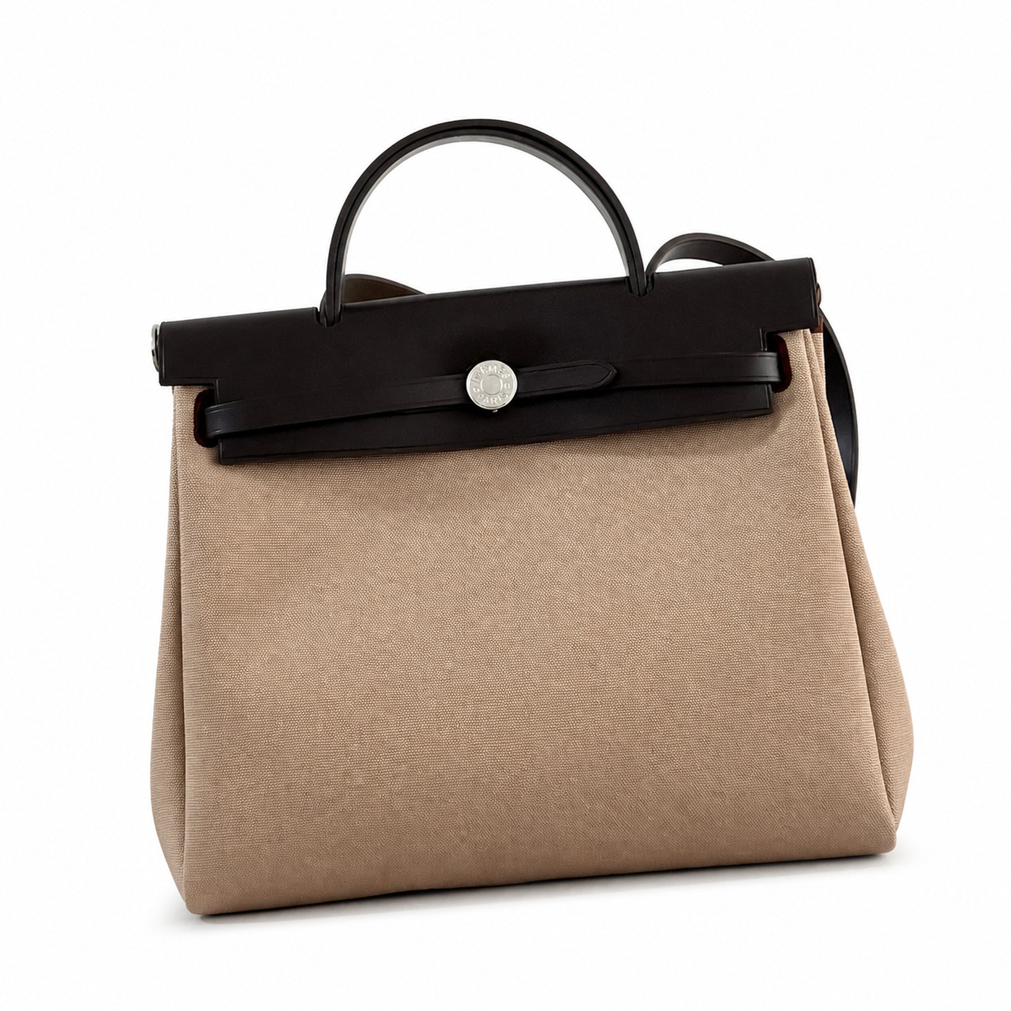 Hermers' popular herbag 31cm is designed to be inspired by saddle bags. The body of the bag is made of canvas, and the inseam, shoulder straps and handle are made of leather. The appearance is very si