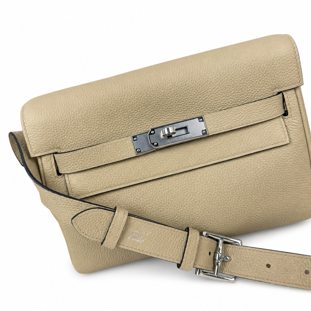 🆕 In stock Kelly Messenger messenger bag for men and women, gray silver buckle for windbreaker, imported leather, all-steel hand-waxed thread, the highest cost-effectiveness on the Internet. The class