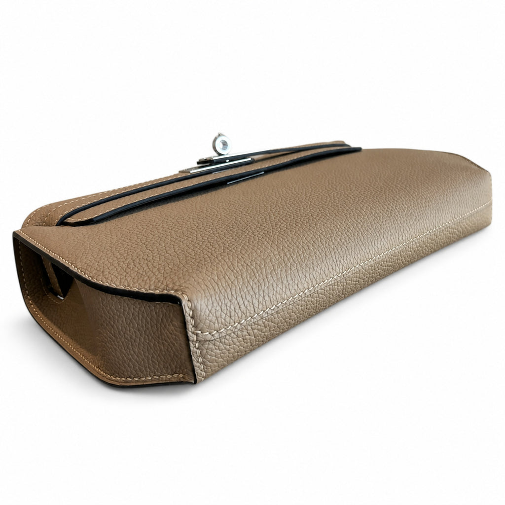 Kelly Depeches 25 clutch, Togo leather (with additional shoulder strap), can be worn cross-body, can be carried by hand or on the wrist, daily needs, seamless switch between business/leisure - central
