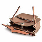 Hermers' popular herbag 31cm is designed to be inspired by saddle bags. The body of the bag is made of canvas, and the outer seams, shoulder straps and handbags are made of leather. The appearance is