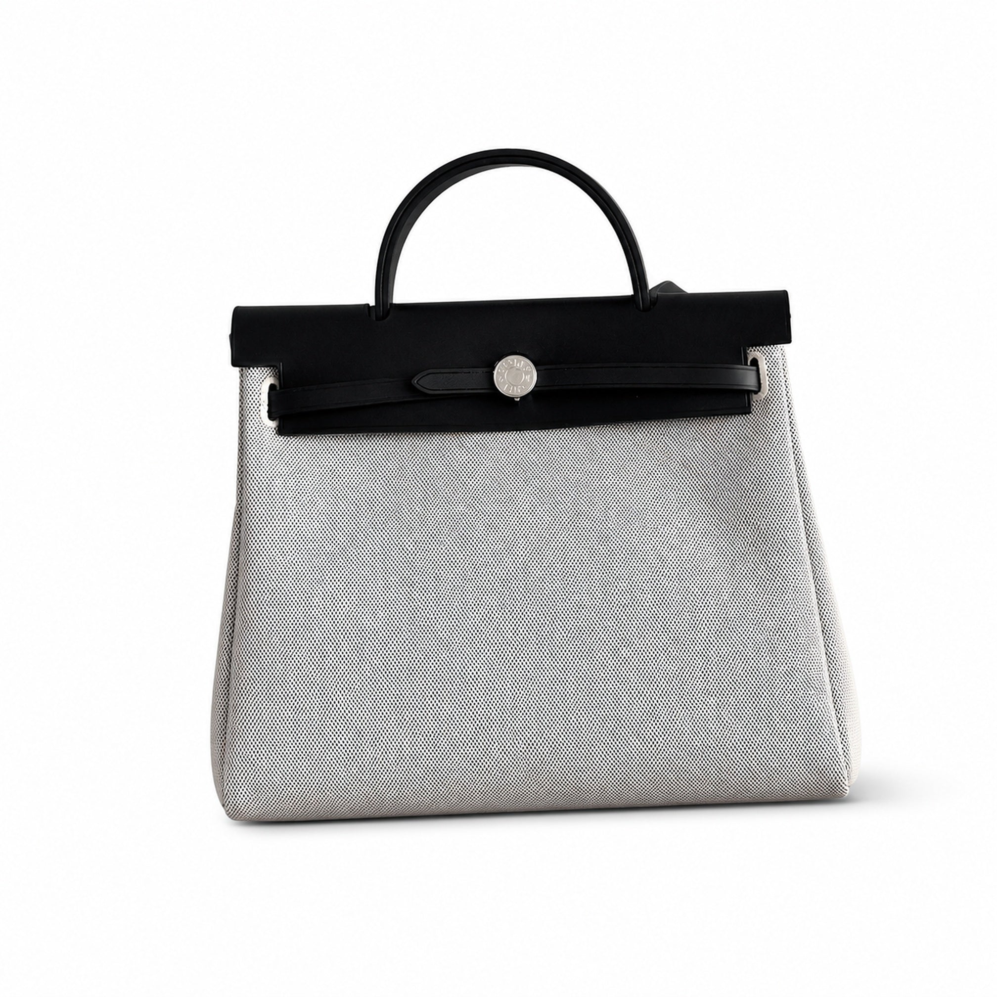 Hermers' popular herbag 31cm is designed to be inspired by saddle bags. The body of the bag is made of canvas, and the inseam, shoulder straps and handle are made of leather. The appearance is very si