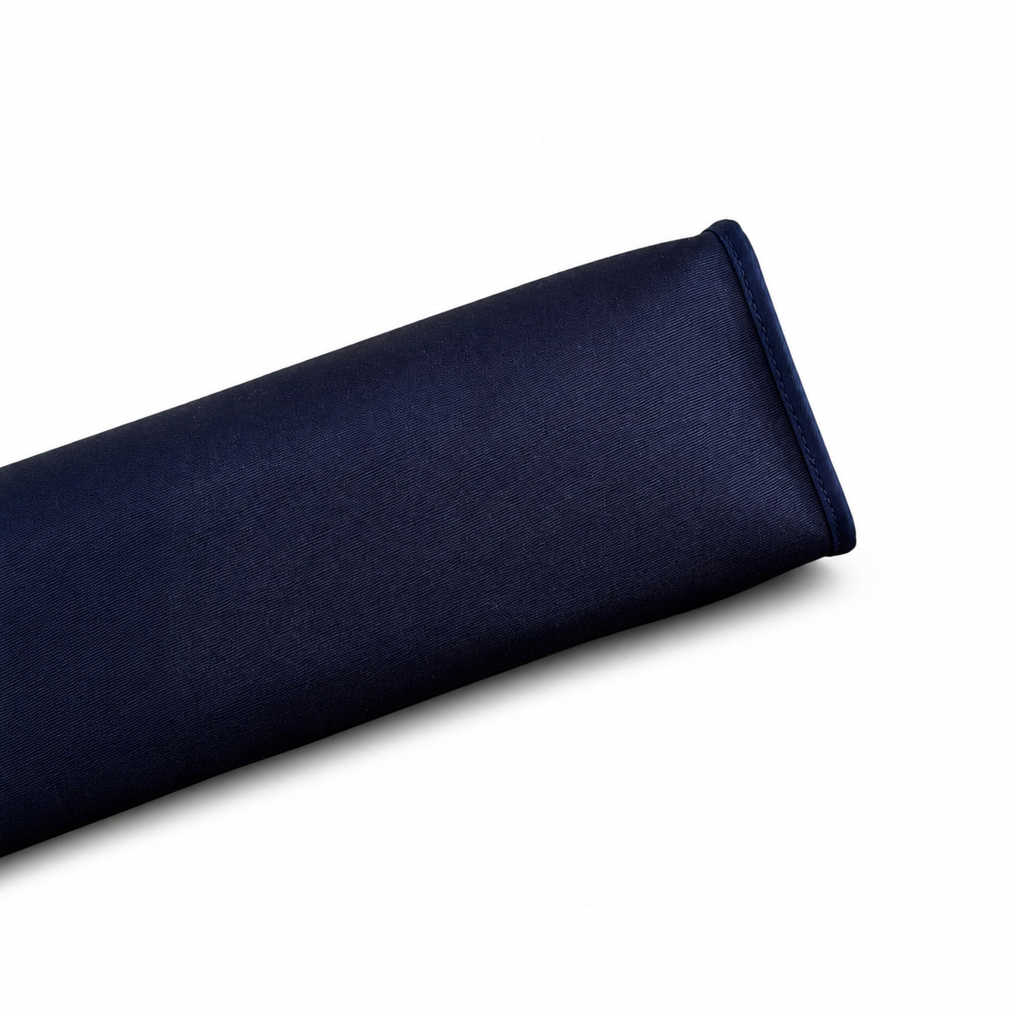 Hermers' popular herbag 31cm is designed to be inspired by saddle bags. The body of the bag is made of canvas, and the outer seams, shoulder straps and handbags are made of leather. The appearance is