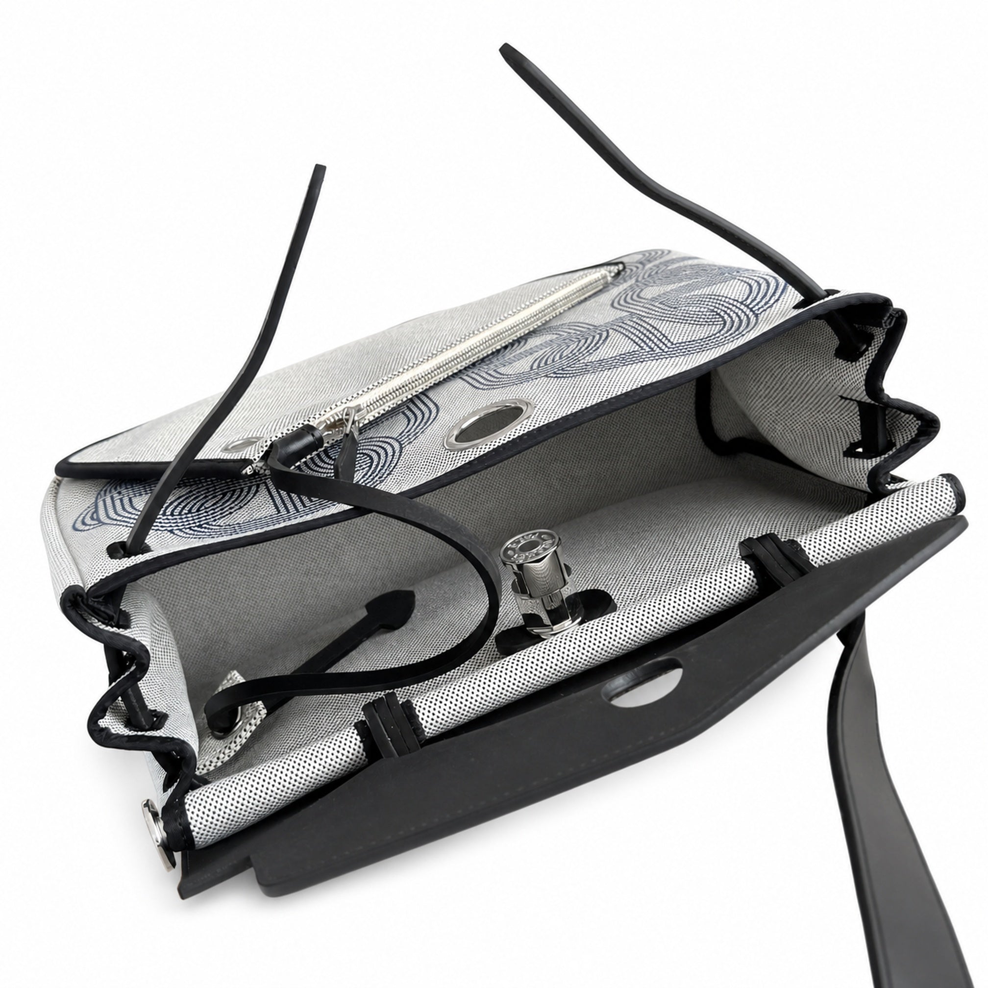 Hermers' popular herbag 31cm is designed to be inspired by saddle bags. The body of the bag is made of canvas, and the inseam, shoulder straps and handle are made of leather. The appearance is very si