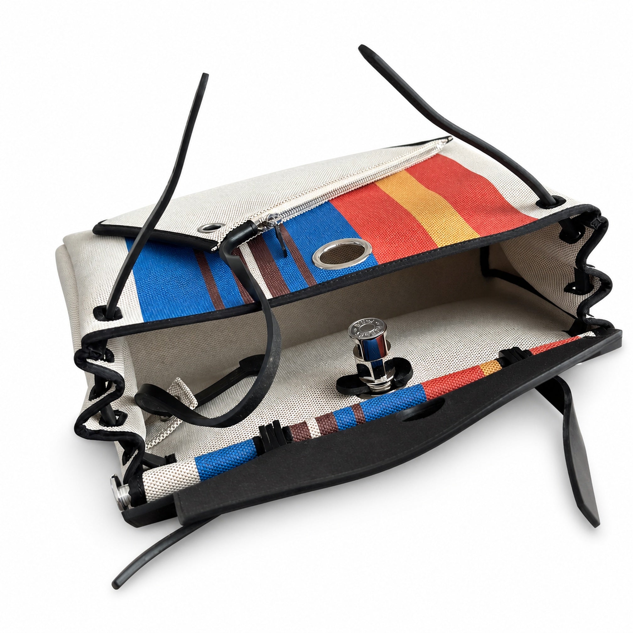 Hermers' popular herbag 31cm is designed to be inspired by saddle bags. The body of the bag is made of canvas, and the inseam, shoulder straps and handle are made of leather. The appearance is very si
