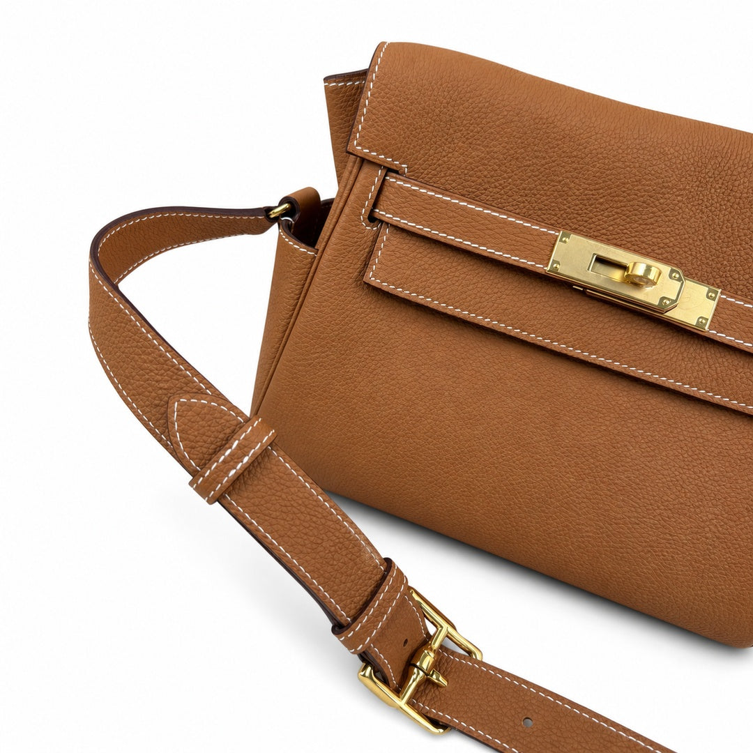 🆕 In stock Kelly Messenger messenger bag for men and women, native gold buckle, imported leather, all-steel hand-waxed thread, the best value for money on the entire network. The classic combination o