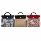 Hermers' popular herbag 31cm is designed to be inspired by saddle bags. The body of the bag is made of canvas, and the inseam, shoulder straps and handle are made of leather. The appearance is very si