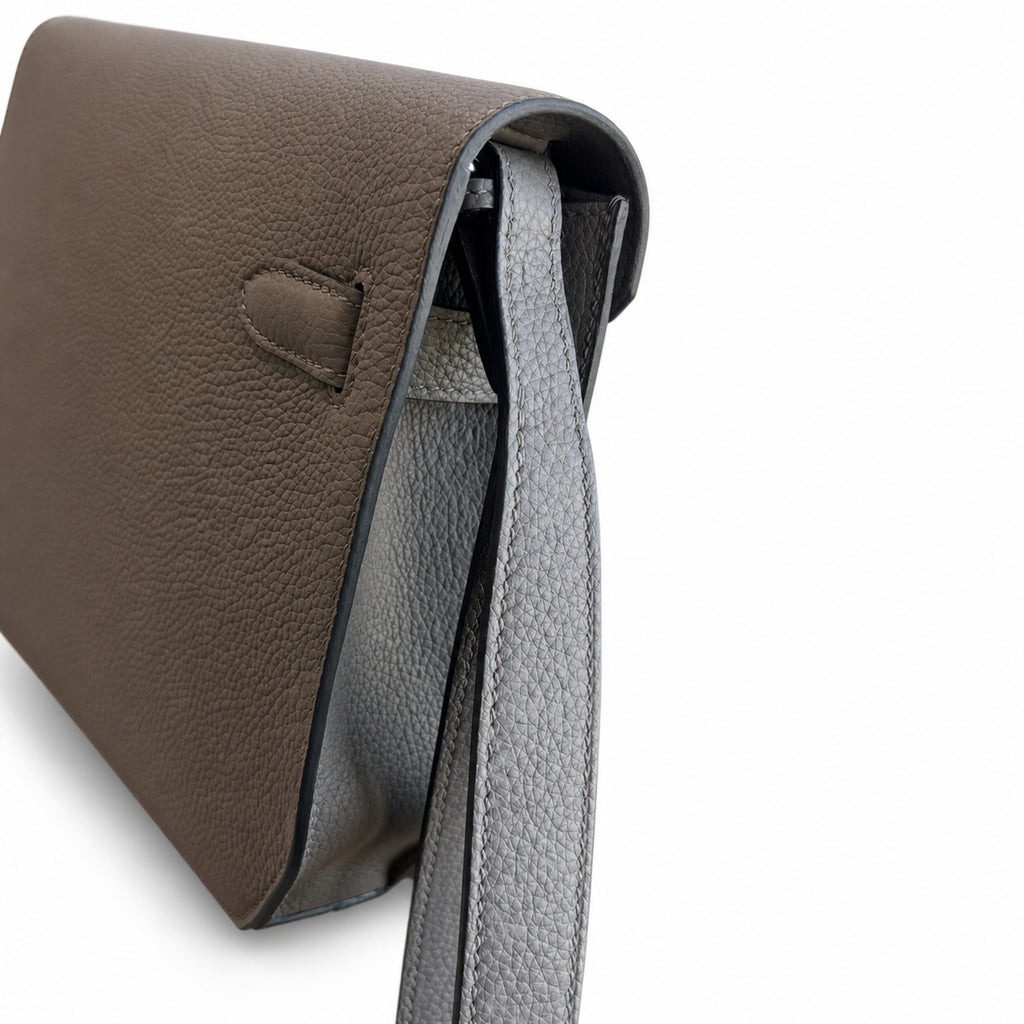 Kelly Depeches 25 clutch, Togo leather (with additional shoulder strap), can be worn cross-body, can be carried by hand or on the wrist, daily needs, seamless switch between business/leisure - central
