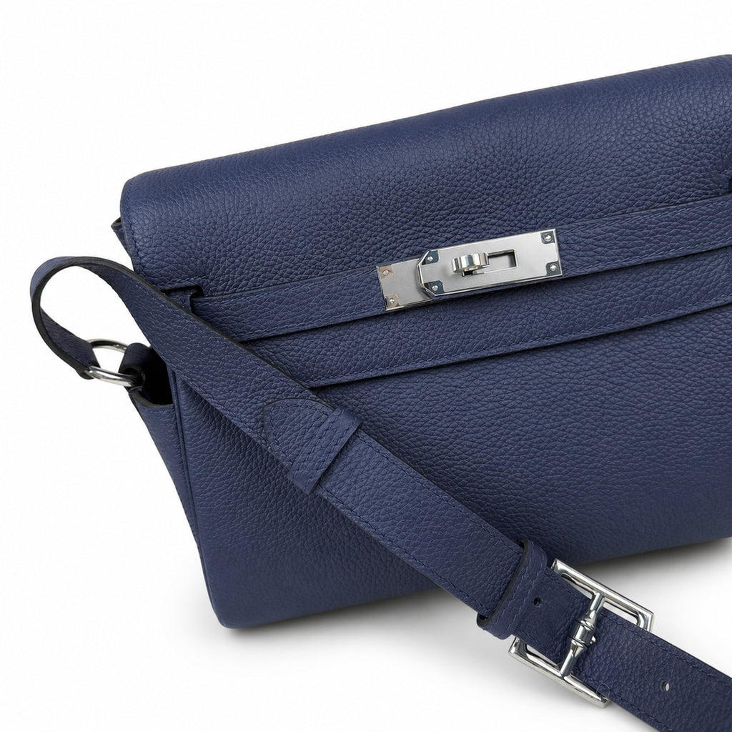 🆕 In stock Kelly Messenger messenger bag for men and women, sapphire blue silver buckle, imported leather, all-steel hand-waxed thread, the best value for money on the Internet. The classic combinatio