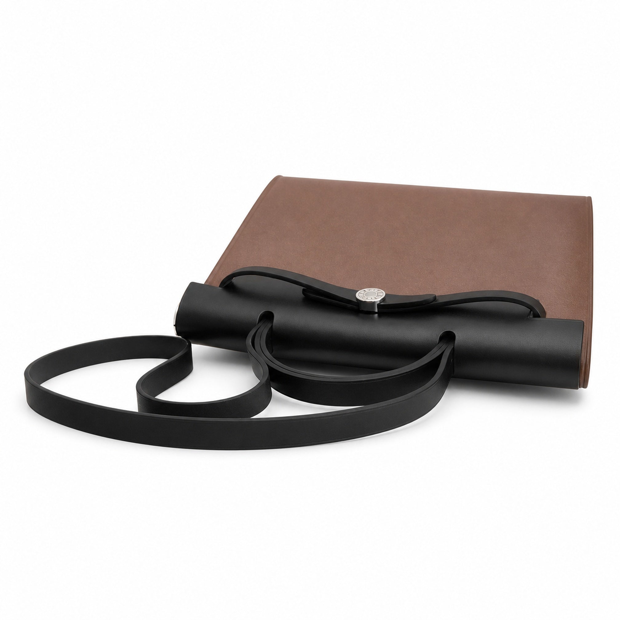 Hermers' popular herbag 31cm is designed to be inspired by saddle bags. The body of the bag is made of canvas, and the outer seams, shoulder straps and handbags are made of leather. The appearance is