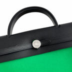 Hermers' popular herbag 31cm is designed to be inspired by saddle bags. The body of the bag is made of canvas and has outer seams. The shoulder straps and handbags are made of leather and look similar