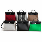 Hermers' popular herbag 31cm is designed to be inspired by saddle bags. The body of the bag is made of canvas, and the outer seams, shoulder straps and handbags are made of leather. The appearance is