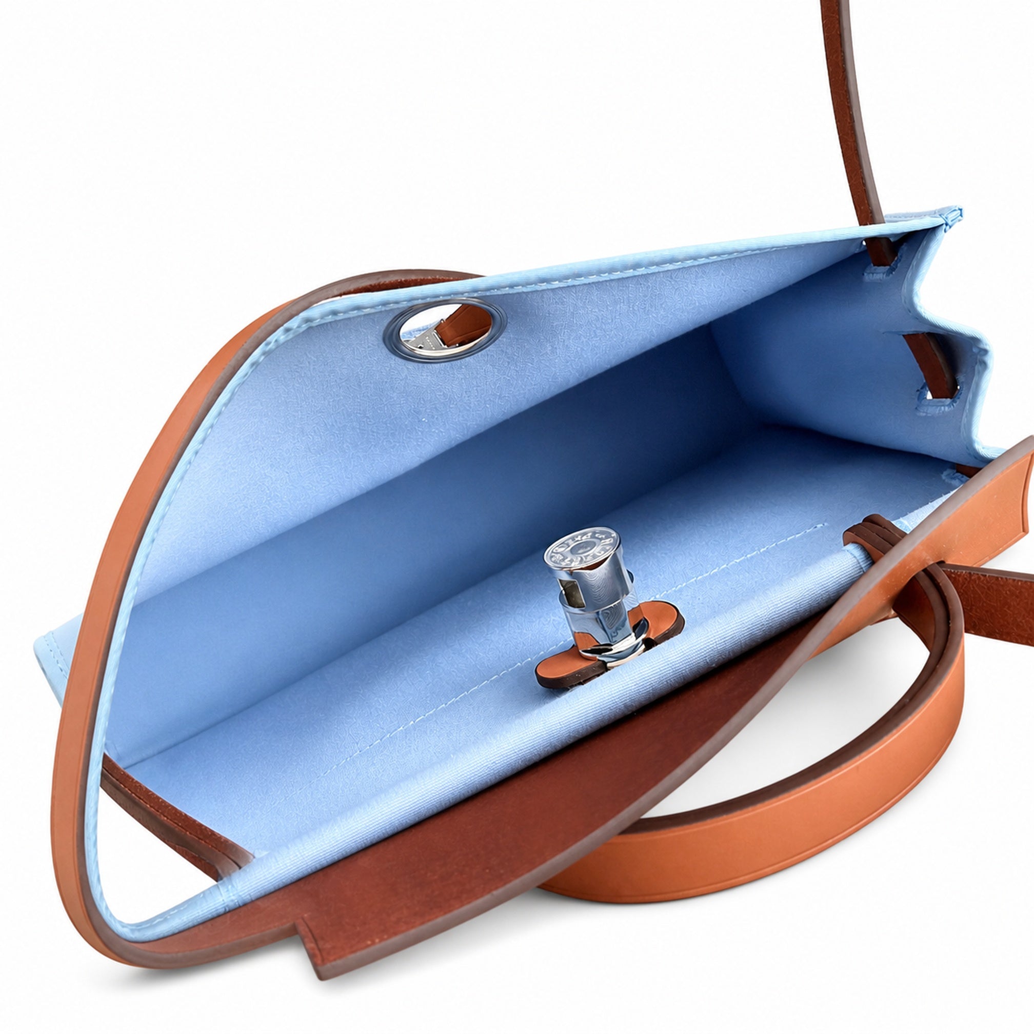 Hermers' popular herbag 31cm is designed to be inspired by saddle bags. The body of the bag is made of canvas, and the outer seams, shoulder straps and handbags are made of leather. The appearance is