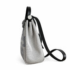 Hermers' popular herbag 31cm is designed to be inspired by saddle bags. The body of the bag is made of canvas, and the inseam, shoulder straps and handle are made of leather. The appearance is very si