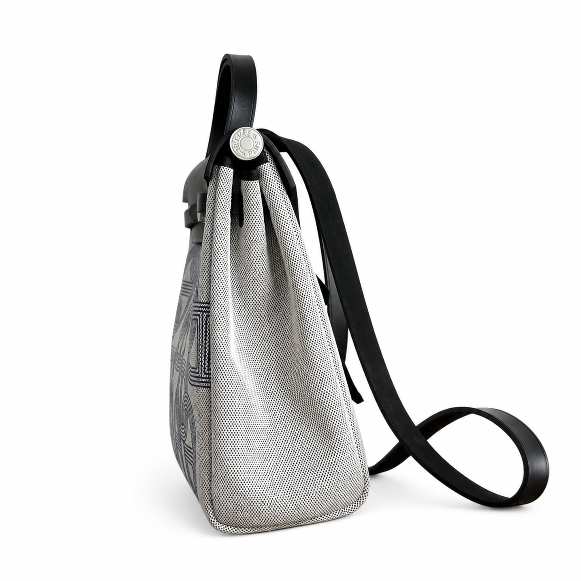 Hermers' popular herbag 31cm is designed to be inspired by saddle bags. The body of the bag is made of canvas, and the inseam, shoulder straps and handle are made of leather. The appearance is very si