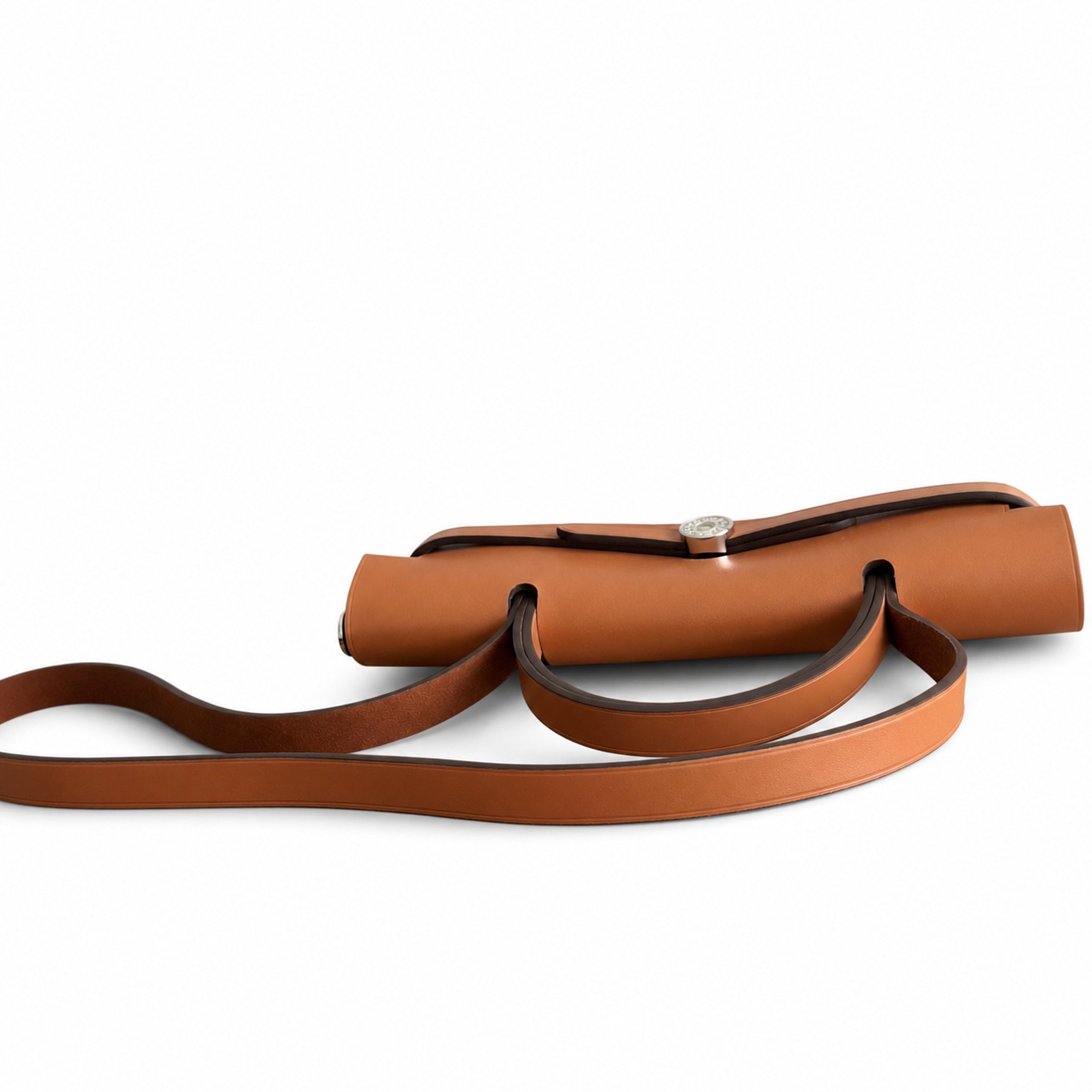 Hermers' popular herbag 31cm is designed to be inspired by saddle bags. The body of the bag is made of canvas, and the outer seams, shoulder straps and handbags are made of leather. The appearance is