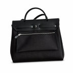 Hermers' popular herbag 31cm is designed to be inspired by saddle bags. The body of the bag is made of canvas, and the inseam, shoulder straps and handle are made of leather. The appearance is very si