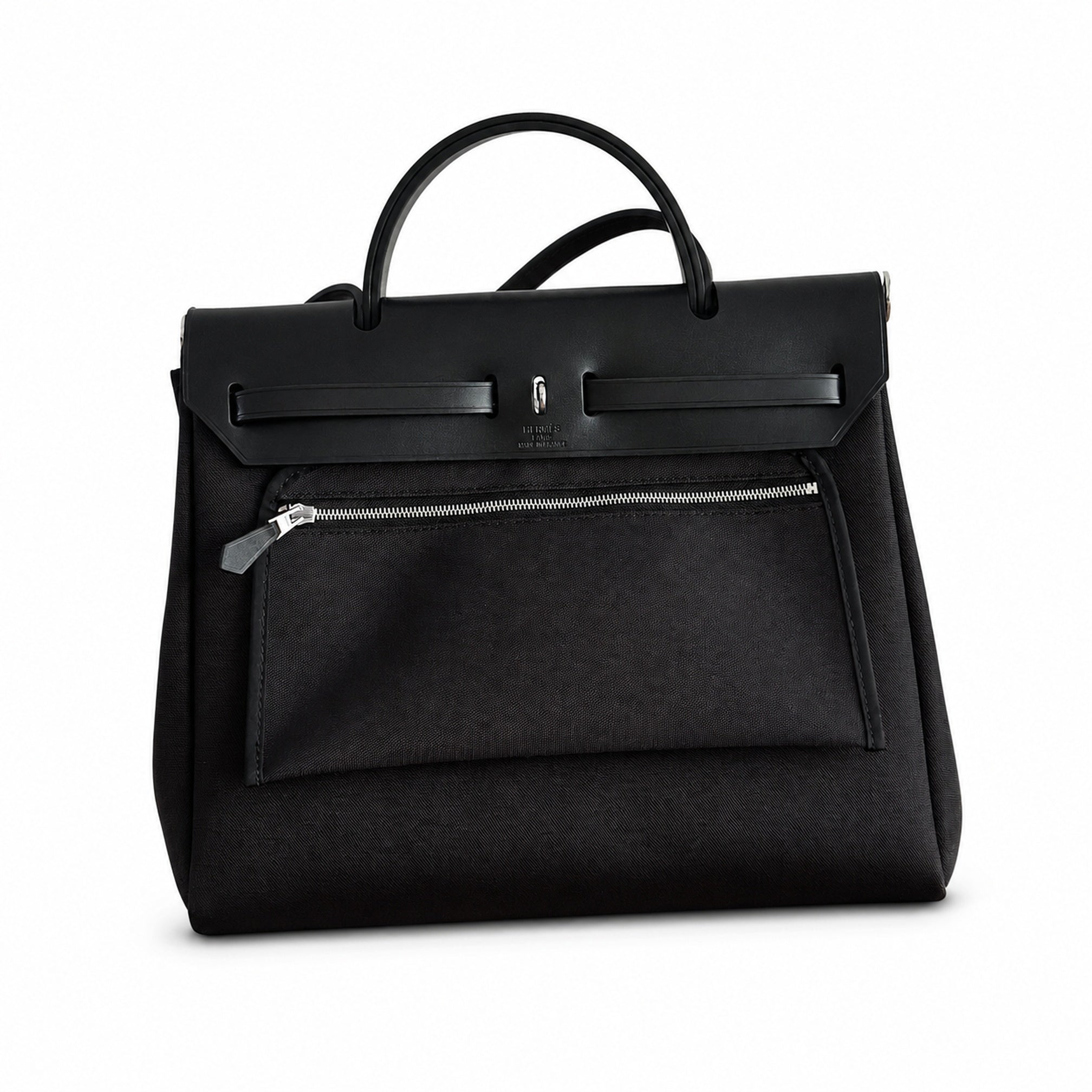 Hermers' popular herbag 31cm is designed to be inspired by saddle bags. The body of the bag is made of canvas, and the inseam, shoulder straps and handle are made of leather. The appearance is very si