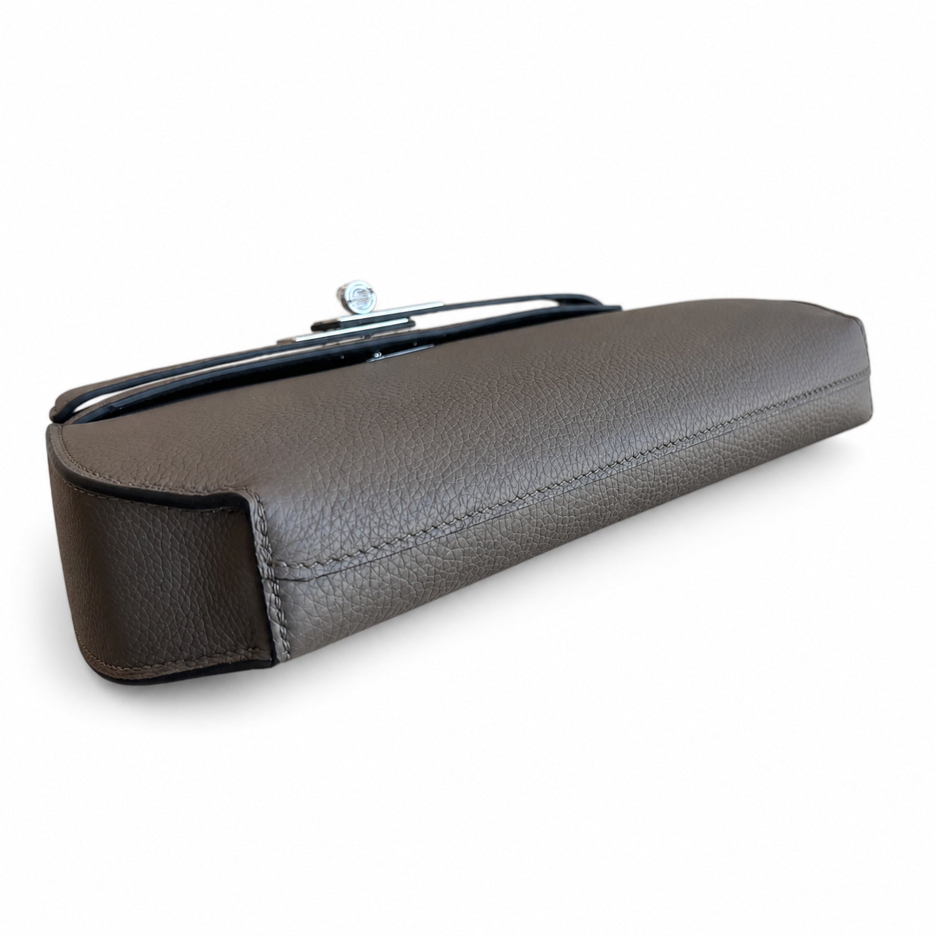 Kelly Depeches 25 clutch, Togo leather (with additional shoulder strap), can be worn cross-body, can be carried by hand or on the wrist, daily needs, seamless switch between business/leisure - central