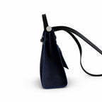 Hermers' popular herbag 31cm is designed to be inspired by saddle bags. The body of the bag is made of canvas, and the outer seams, shoulder straps and handbags are made of leather. The appearance is