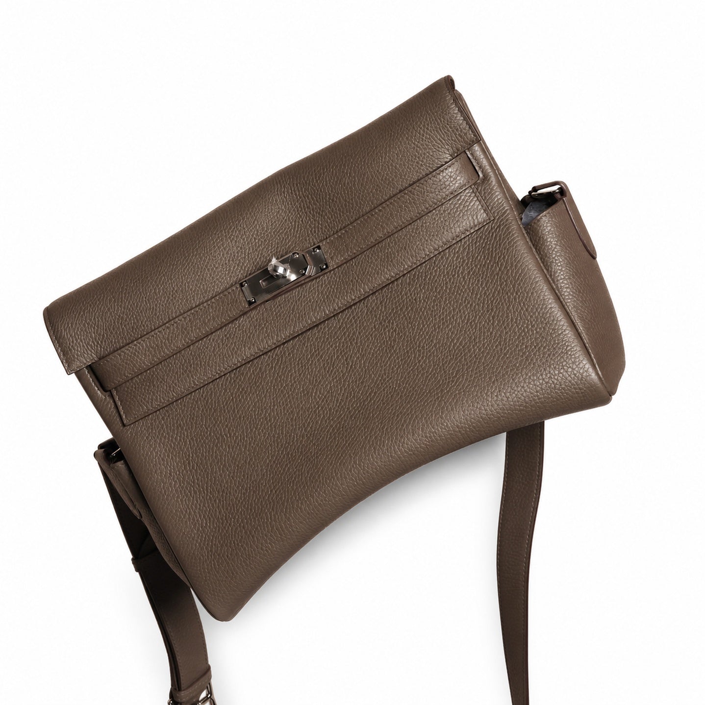 Kelly Messenger messenger bag, large size, pewter gray Togo leather, 🉑Pre-order Togo calfskin messenger bag. - Flap with swivel hardware - Large internal zip pocket - Internal front pocket - 2 externa