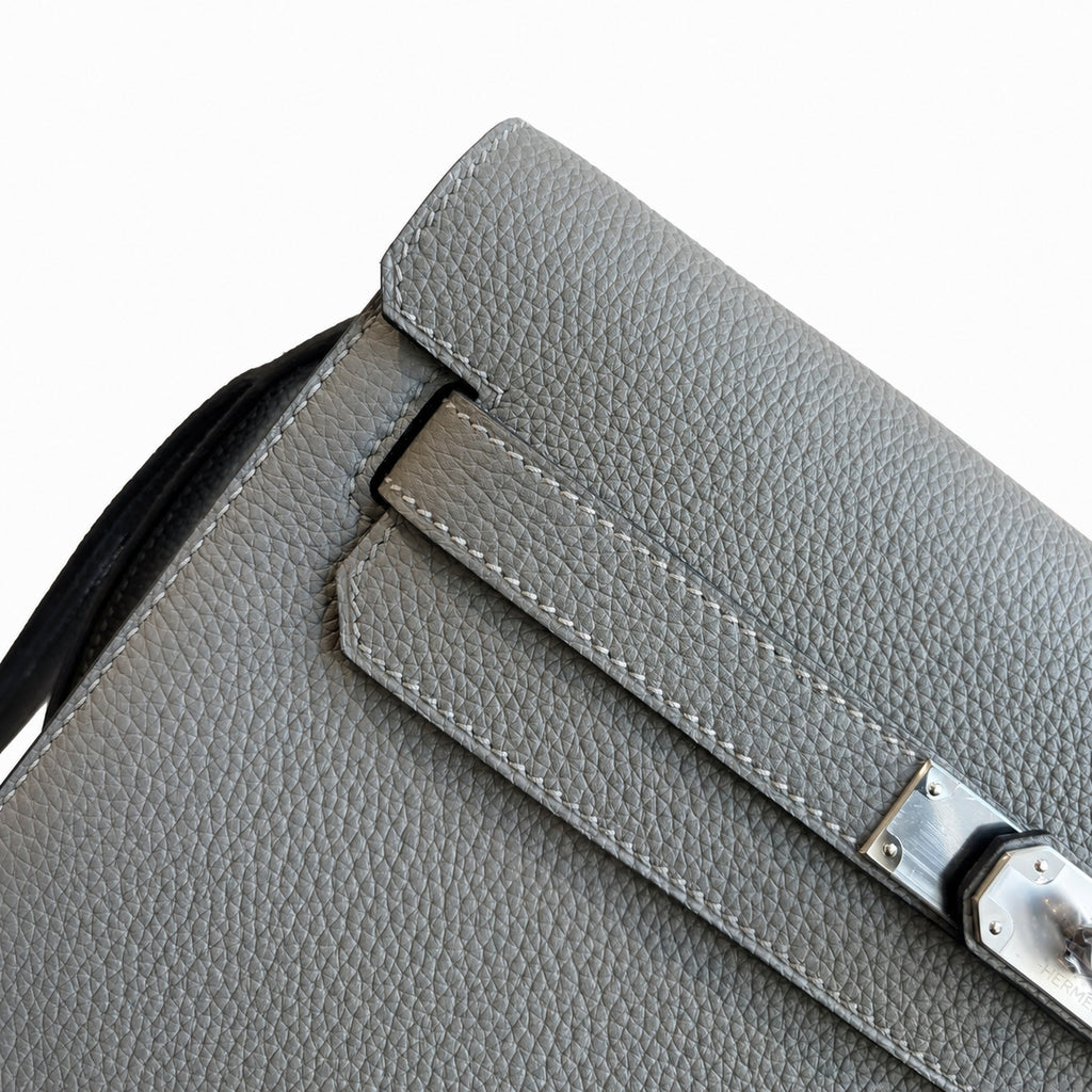 Kelly Depeches 25 clutch, Togo leather (with additional shoulder strap), can be worn cross-body, can be carried by hand or on the wrist, daily needs, seamless switch between business/leisure - central