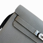 Kelly Depeches 25 clutch, Togo leather (with additional shoulder strap), can be worn cross-body, can be carried by hand or on the wrist, daily needs, seamless switch between business/leisure - central