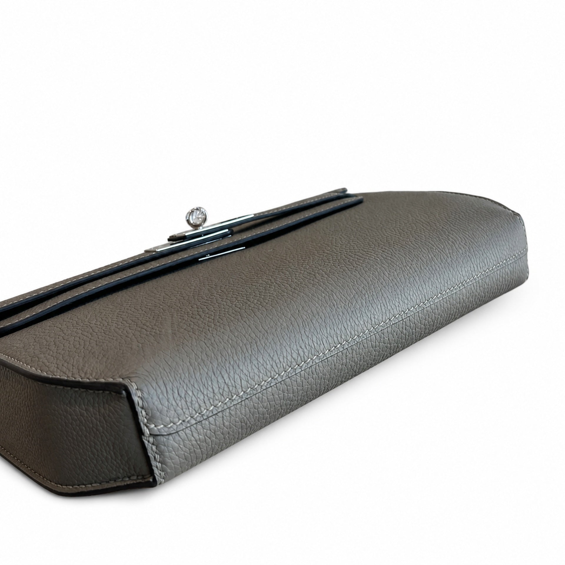 Kelly Depeches 25 clutch, Togo leather (with additional shoulder strap), can be worn cross-body, can be carried by hand or on the wrist, daily needs, seamless switch between business/leisure - central