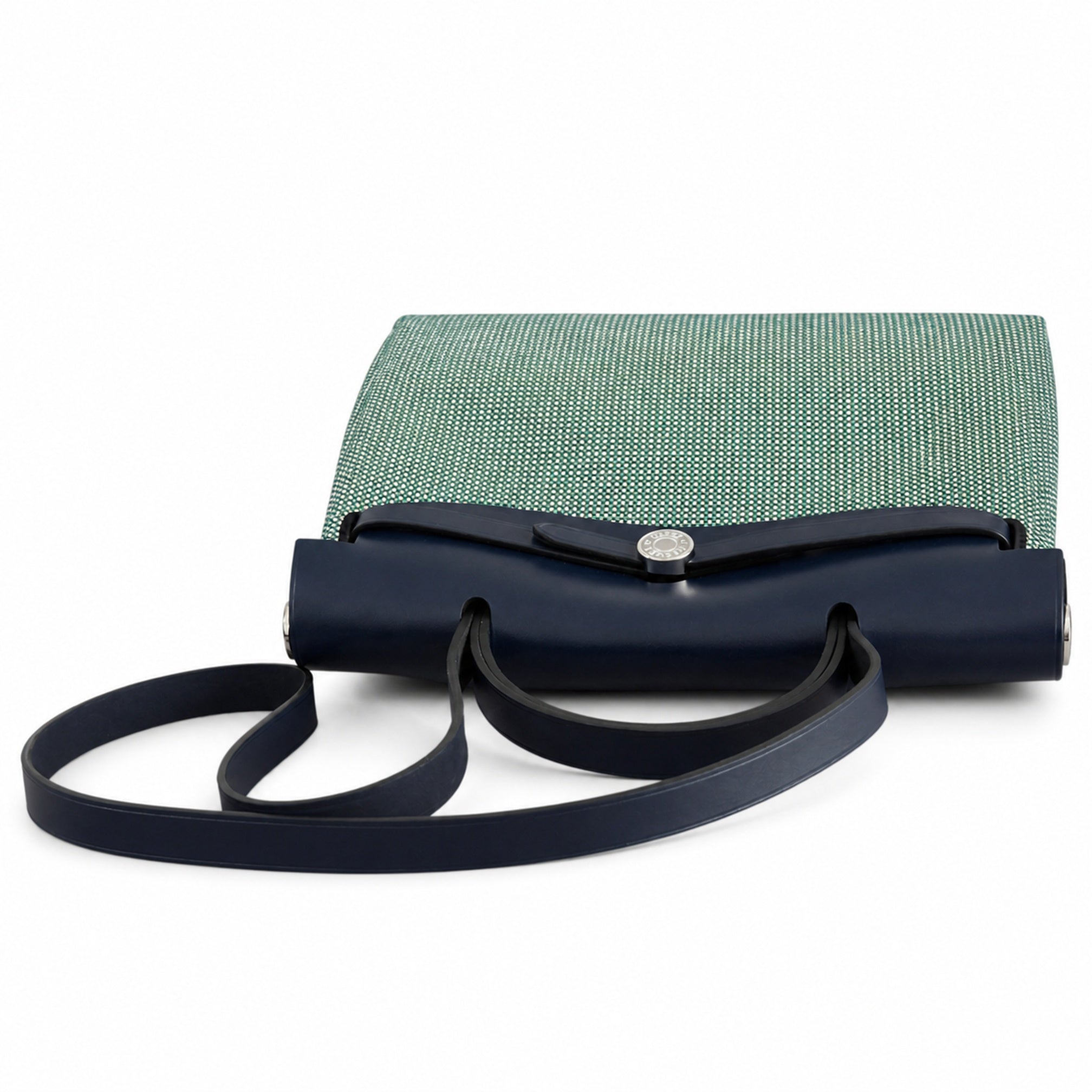 Hermers' popular herbag 31cm is designed to be inspired by saddle bags. The body of the bag is made of canvas, and the inseam, shoulder straps and handle are made of leather. The appearance is very si