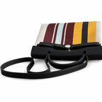 Hermers' popular herbag 31cm is designed to be inspired by saddle bags. The body of the bag is made of canvas, and the inseam, shoulder straps and handle are made of leather. The appearance is very si