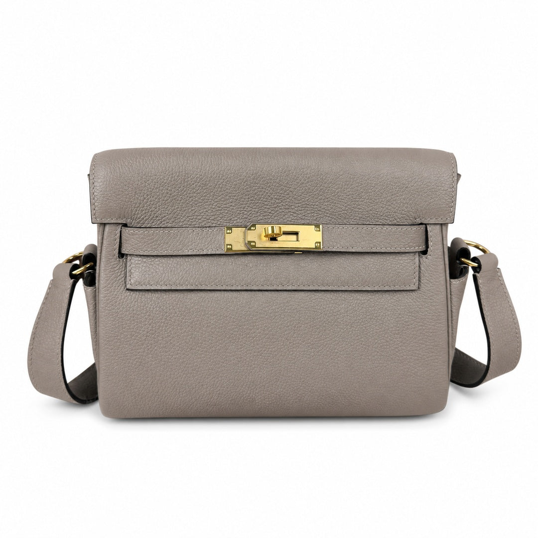 🆕 In stock Kelly Messenger messenger bag for men and women, light gray gold buckle, imported leather, all-steel hand-waxed thread, the highest cost-effectiveness on the Internet. The classic combinati
