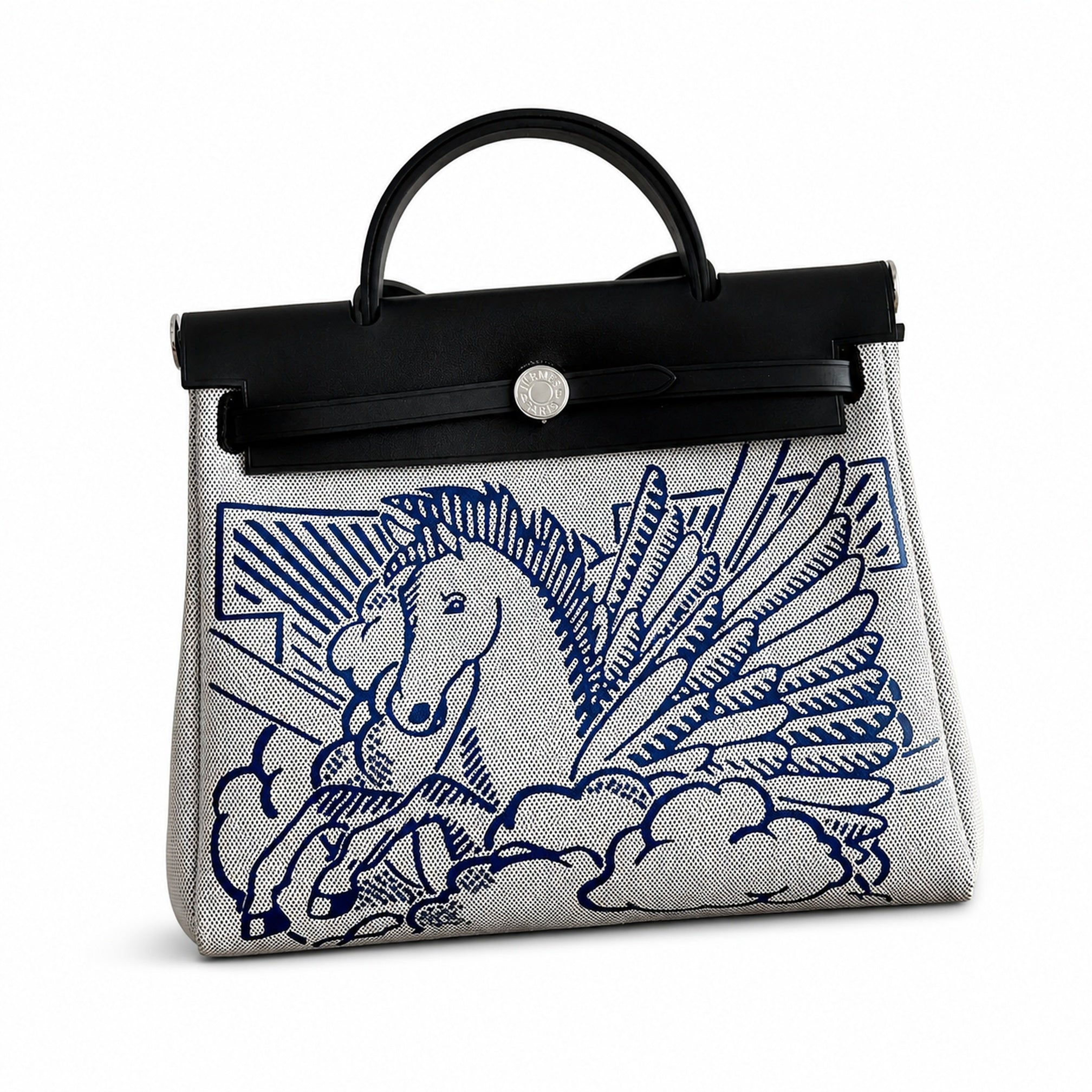 Hermers' popular herbag 31cm is designed to be inspired by saddle bags. The body of the bag is made of canvas, and the inseam, shoulder straps and handle are made of leather. The appearance is very si