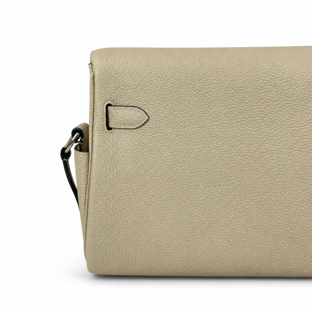 🆕 In stock Kelly Messenger messenger bag for men and women, gray silver buckle for windbreaker, imported leather, all-steel hand-waxed thread, the highest cost-effectiveness on the Internet. The class