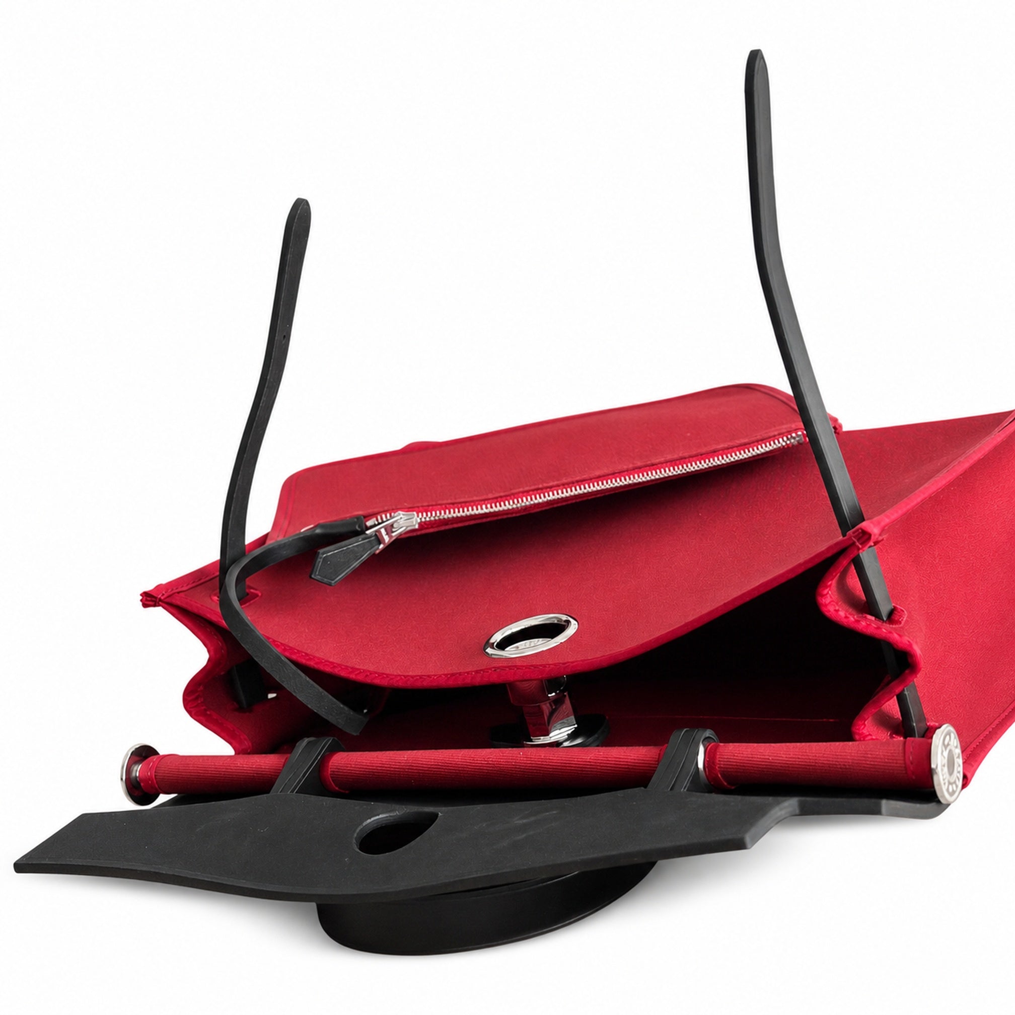 Hermers' popular herbag 31cm is designed to be inspired by saddle bags. The body of the bag is made of canvas, and the outer seams, shoulder straps and handbags are made of leather. The appearance is