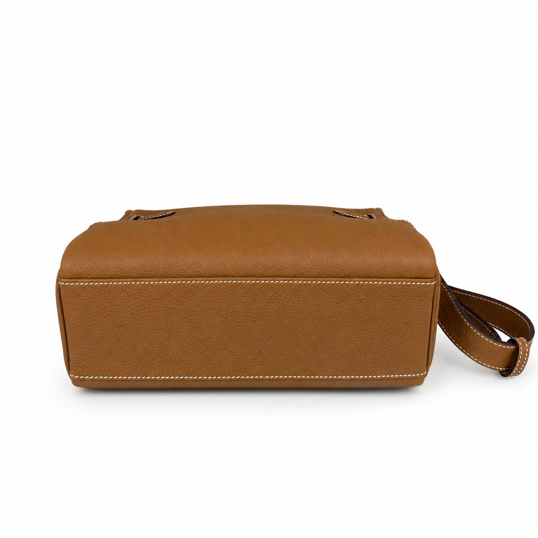 🆕 In stock Kelly Messenger messenger bag for men and women, earthy silver buckle, imported leather, all-steel hand-waxed thread, the best value for money on the entire network. The classic combination