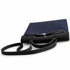 Hermers' popular herbag 31cm is designed to be inspired by saddle bags. The body of the bag is made of canvas, and the outer seams, shoulder straps and handbags are made of leather. The appearance is
