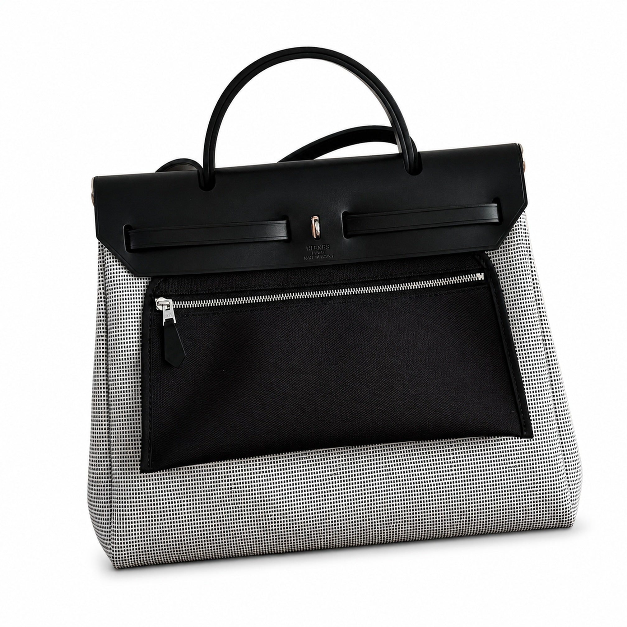 Hermers' popular herbag 31cm is designed to be inspired by saddle bags. The body of the bag is made of canvas, and the inseam, shoulder straps and handle are made of leather. The appearance is very si