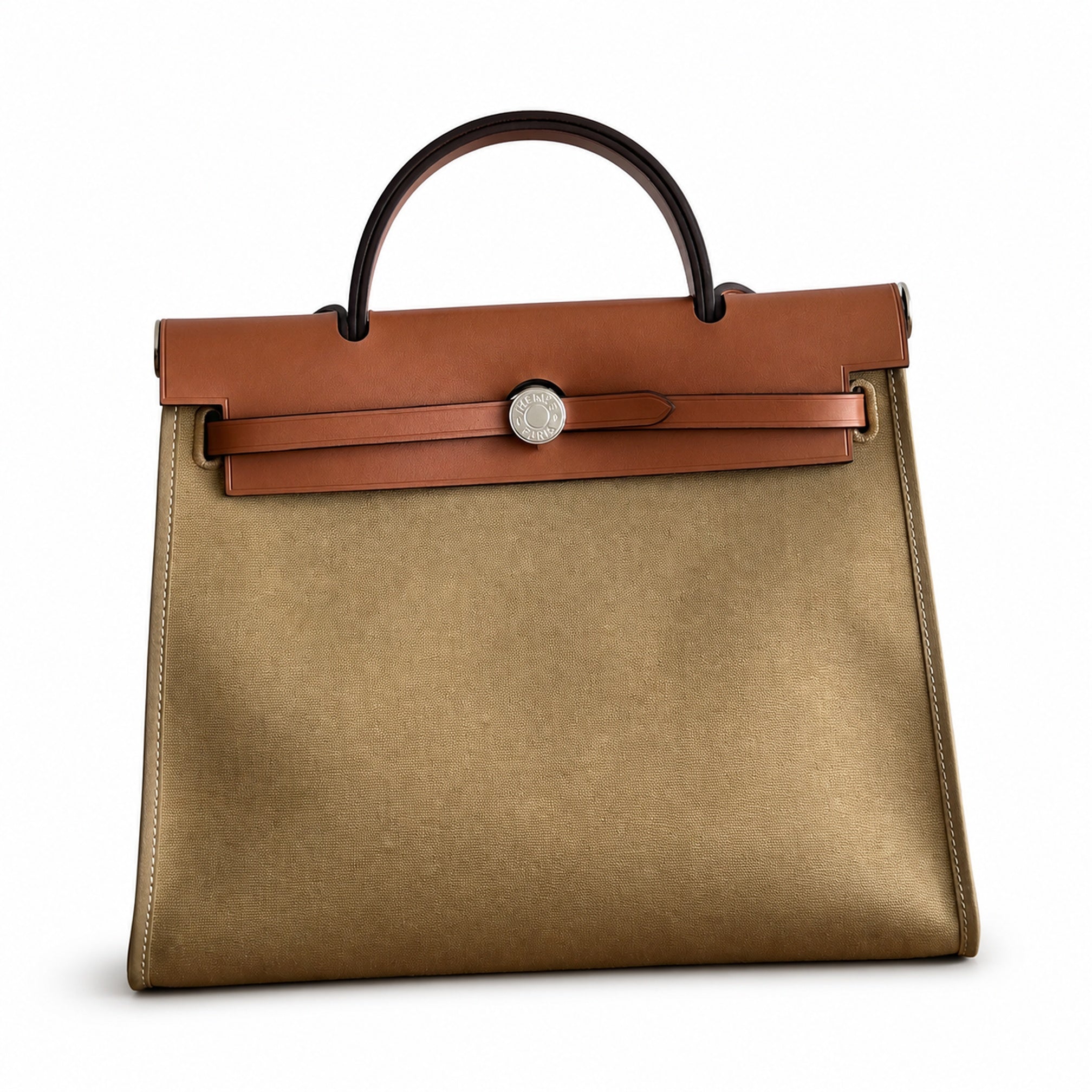 Hermers' popular herbag 31cm is designed to be inspired by saddle bags. The body of the bag is made of canvas, and the outer seams, shoulder straps and handbags are made of leather. The appearance is