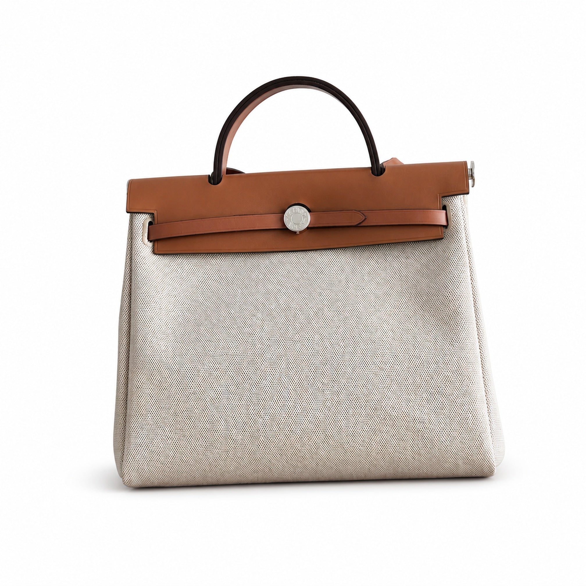 Hermers' popular herbag 31cm is designed to be inspired by saddle bags. The body of the bag is made of canvas, and the inseam, shoulder straps and handle are made of leather. The appearance is very si