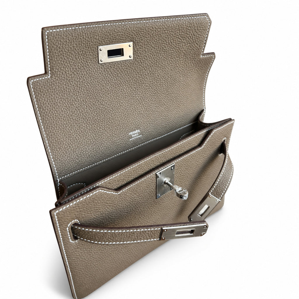 Kelly Depeches 25 clutch, Togo leather (with additional shoulder strap), can be worn cross-body, can be carried by hand or on the wrist, daily needs, seamless switch between business/leisure - central