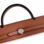 Hermers' popular herbag 31cm is designed to be inspired by saddle bags. The body of the bag is made of canvas, and the inseam, shoulder straps and handle are made of leather. The appearance is very si