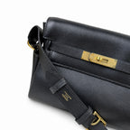 Black gold 🆕 In stock Kelly Messenger messenger bag for men and women, black gold buckle, imported leather, all-steel hand-waxed thread, the highest cost-effectiveness on the Internet. Unisex messenge