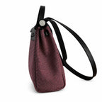 Hermers' popular herbag 31cm is designed to be inspired by saddle bags. The body of the bag is made of canvas, and the inseam, shoulder straps and handle are made of leather. The appearance is very si