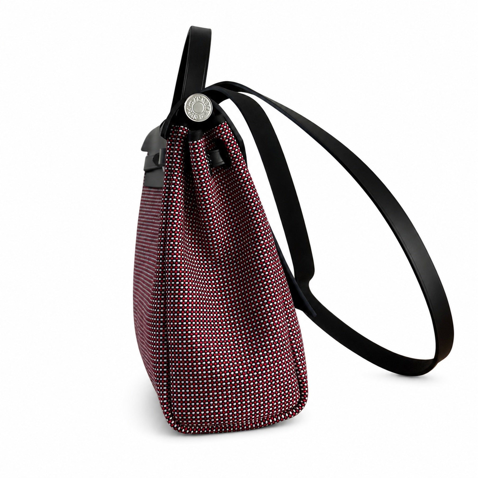 Hermers' popular herbag 31cm is designed to be inspired by saddle bags. The body of the bag is made of canvas, and the inseam, shoulder straps and handle are made of leather. The appearance is very si