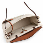 Hermers' popular herbag 31cm is designed to be inspired by saddle bags. The body of the bag is made of canvas, and the inseam, shoulder straps and handle are made of leather. The appearance is very si