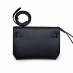Kelly Depeches 25cm Epsom Leather 89 Black Gold Buckle The most in-class men's handbag Depeches25 This leather is really the best. When paired with a shoulder strap, it instantly transforms into an un